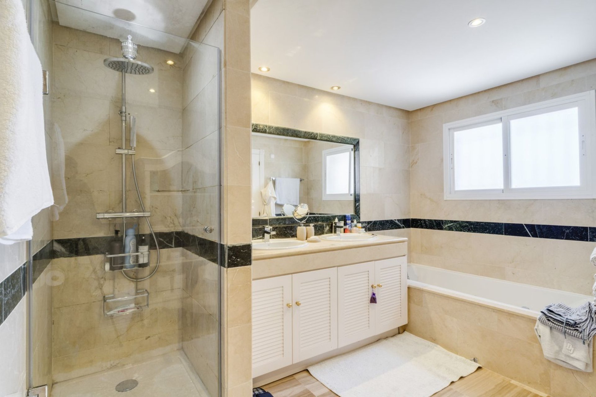 Resale - Apartment - Penthouse - Marbella - Bahía de Marbella