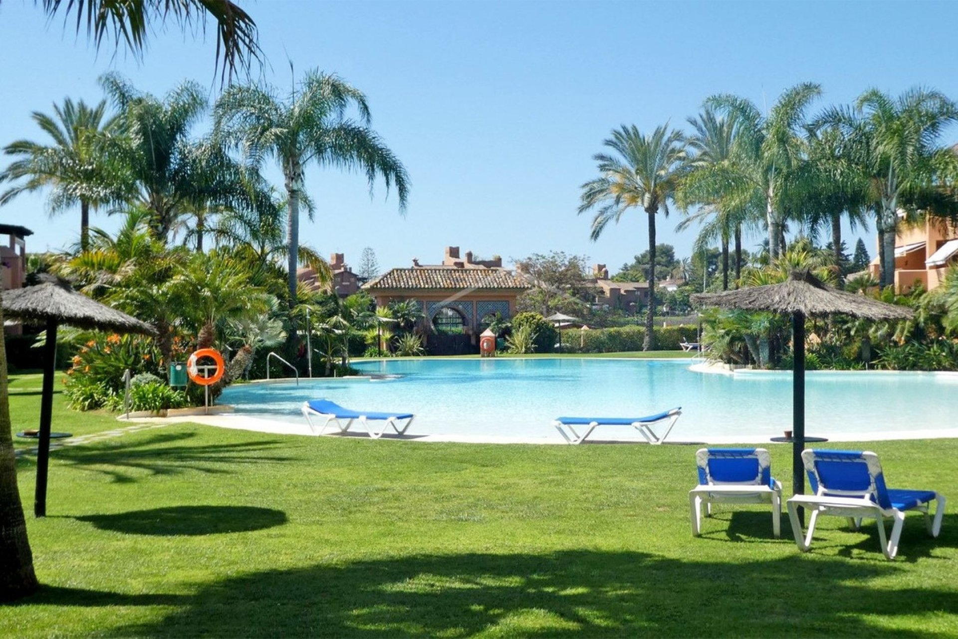 Resale - Apartment - Penthouse - Marbella - Guadalmina Baja