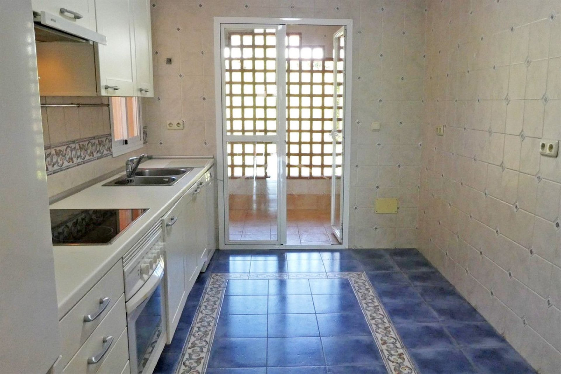 Resale - Apartment - Penthouse - Marbella - Guadalmina Baja