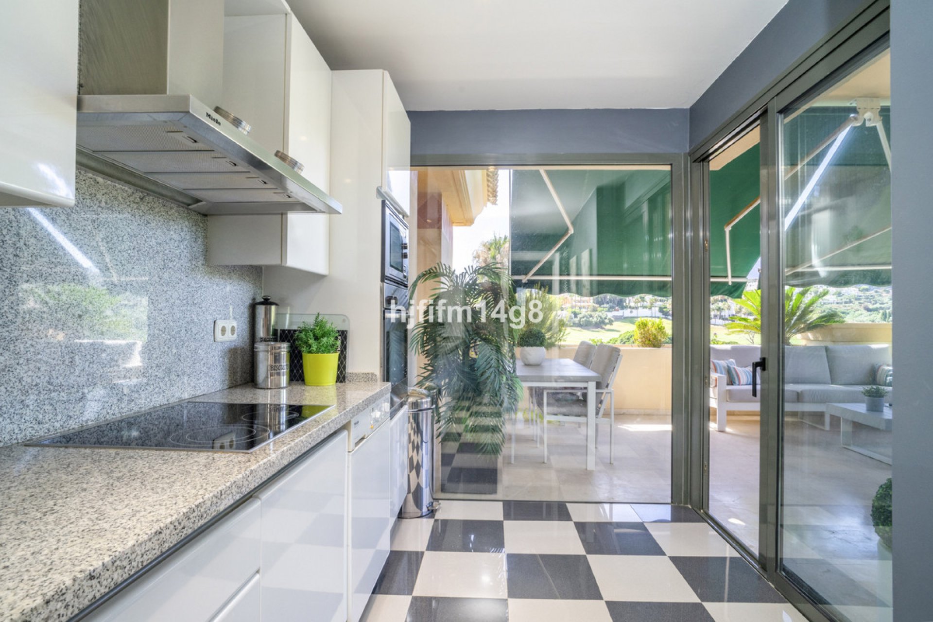 Resale - Apartment - Penthouse - Marbella - Nueva Andalucia