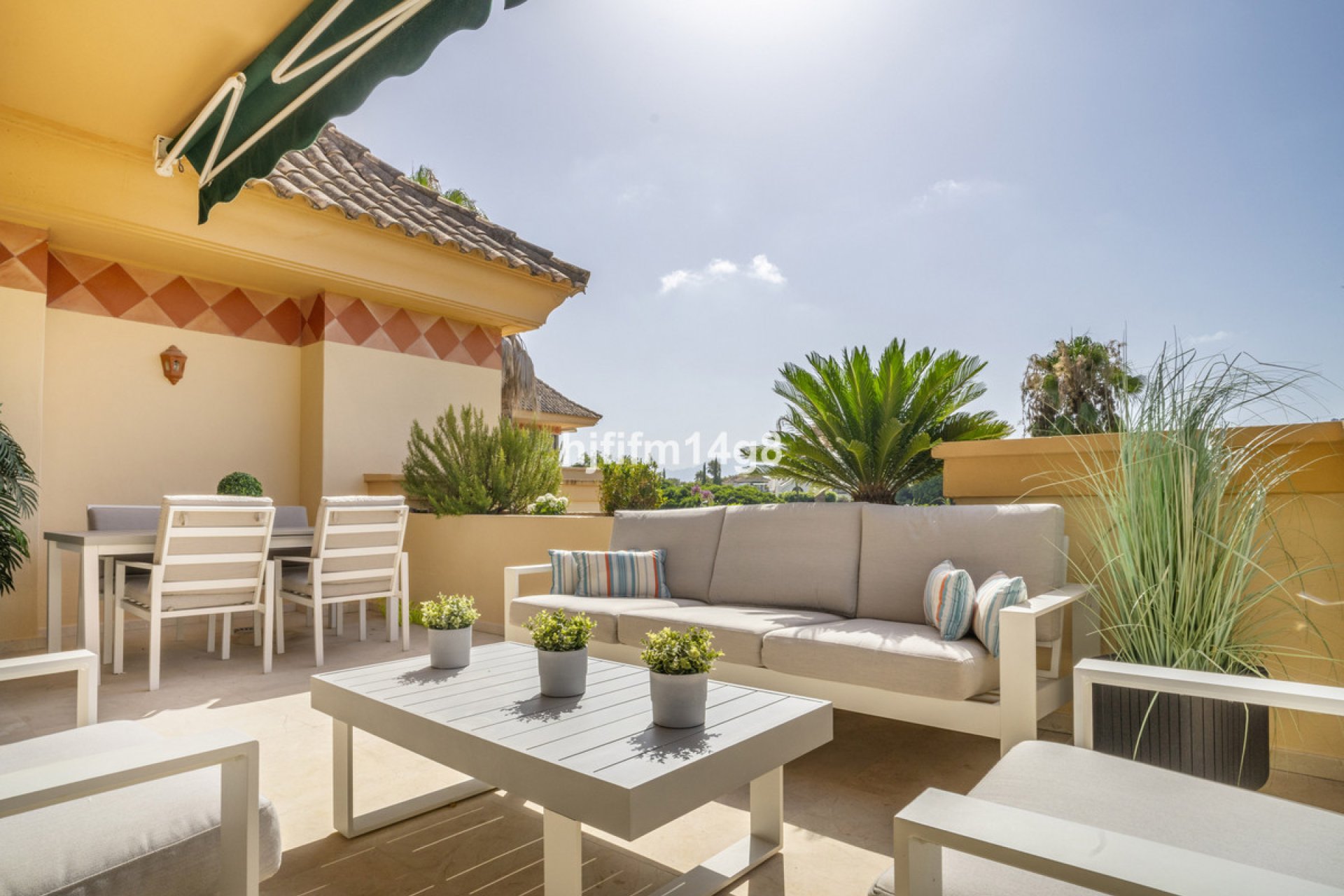 Resale - Apartment - Penthouse - Marbella - Nueva Andalucia
