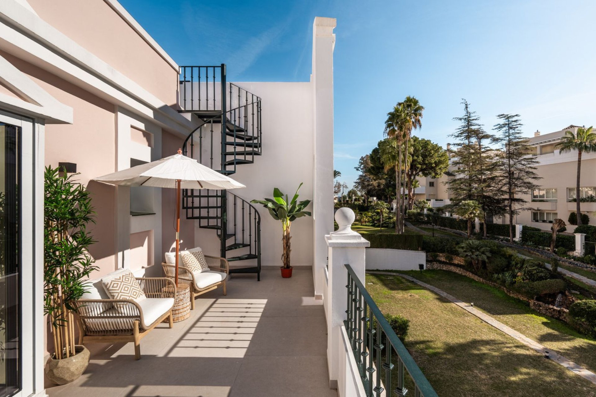 Resale - Apartment - Penthouse - Marbella - Nueva Andalucia