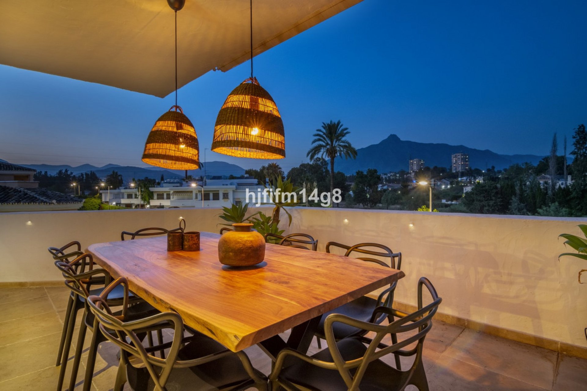 Resale - Apartment - Penthouse - Marbella - Nueva Andalucia