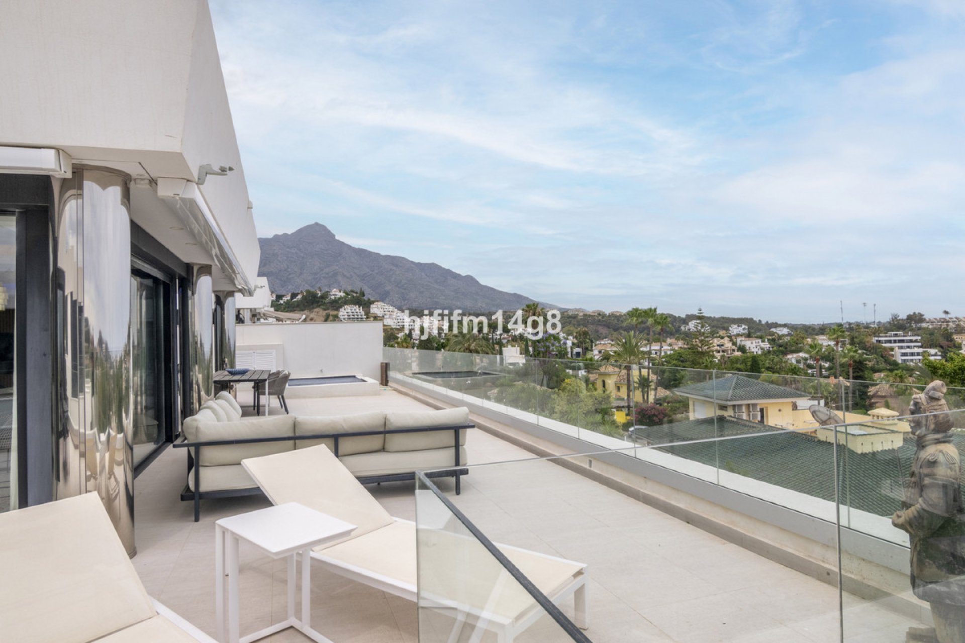 Resale - Apartment - Penthouse - Marbella - Nueva Andalucia