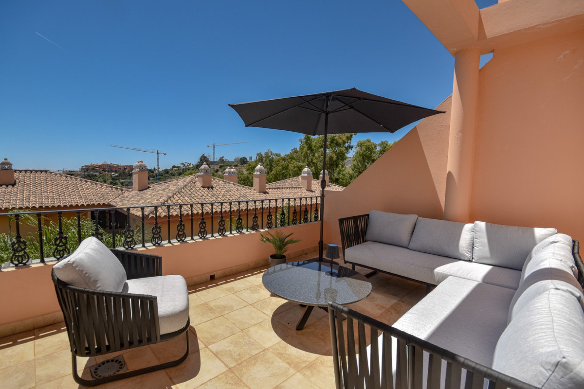 Resale - Apartment - Penthouse - Marbella - Nueva Andalucia