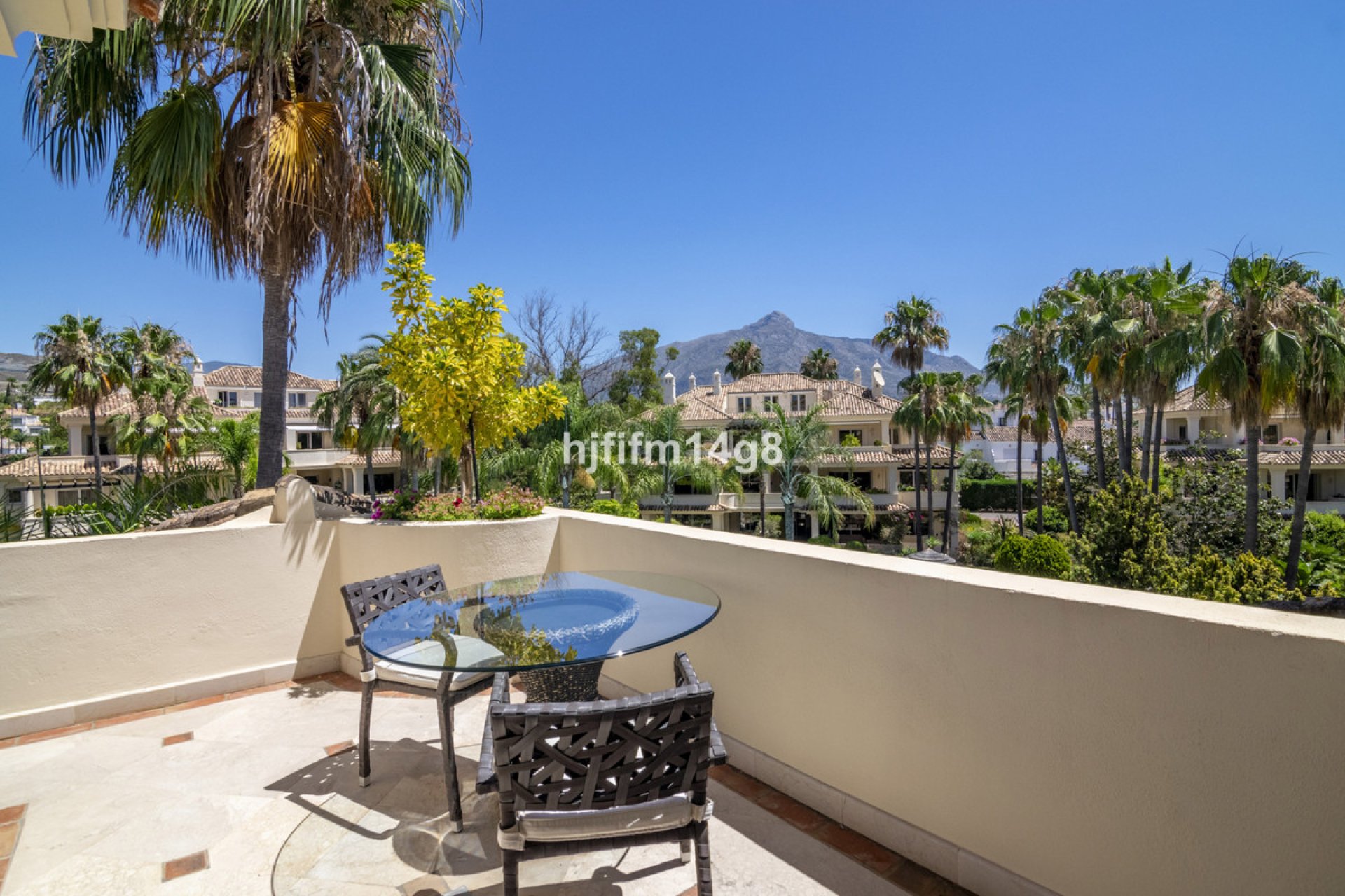 Resale - Apartment - Penthouse - Marbella - Nueva Andalucia