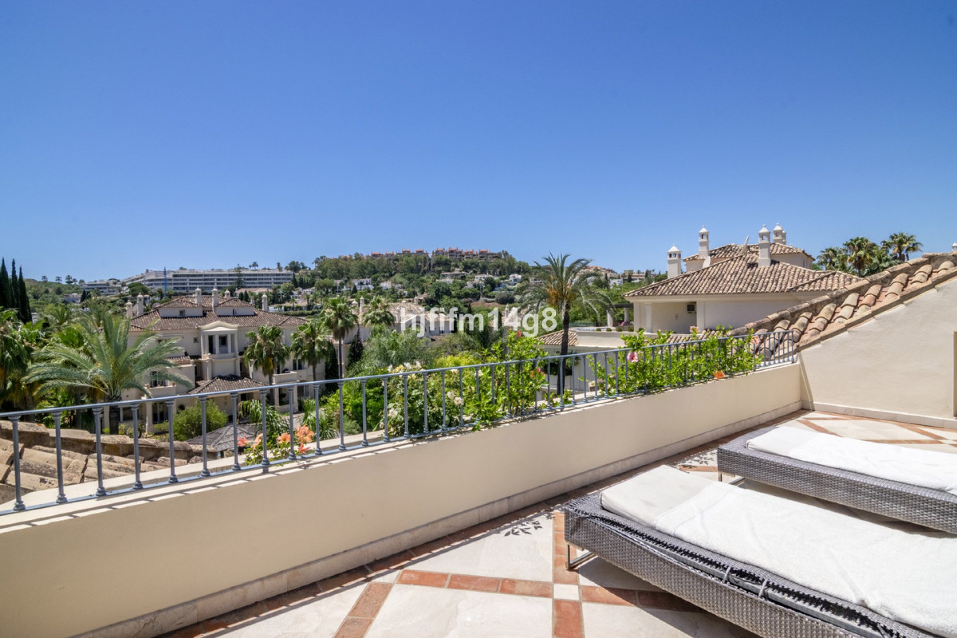 Resale - Apartment - Penthouse - Marbella - Nueva Andalucia