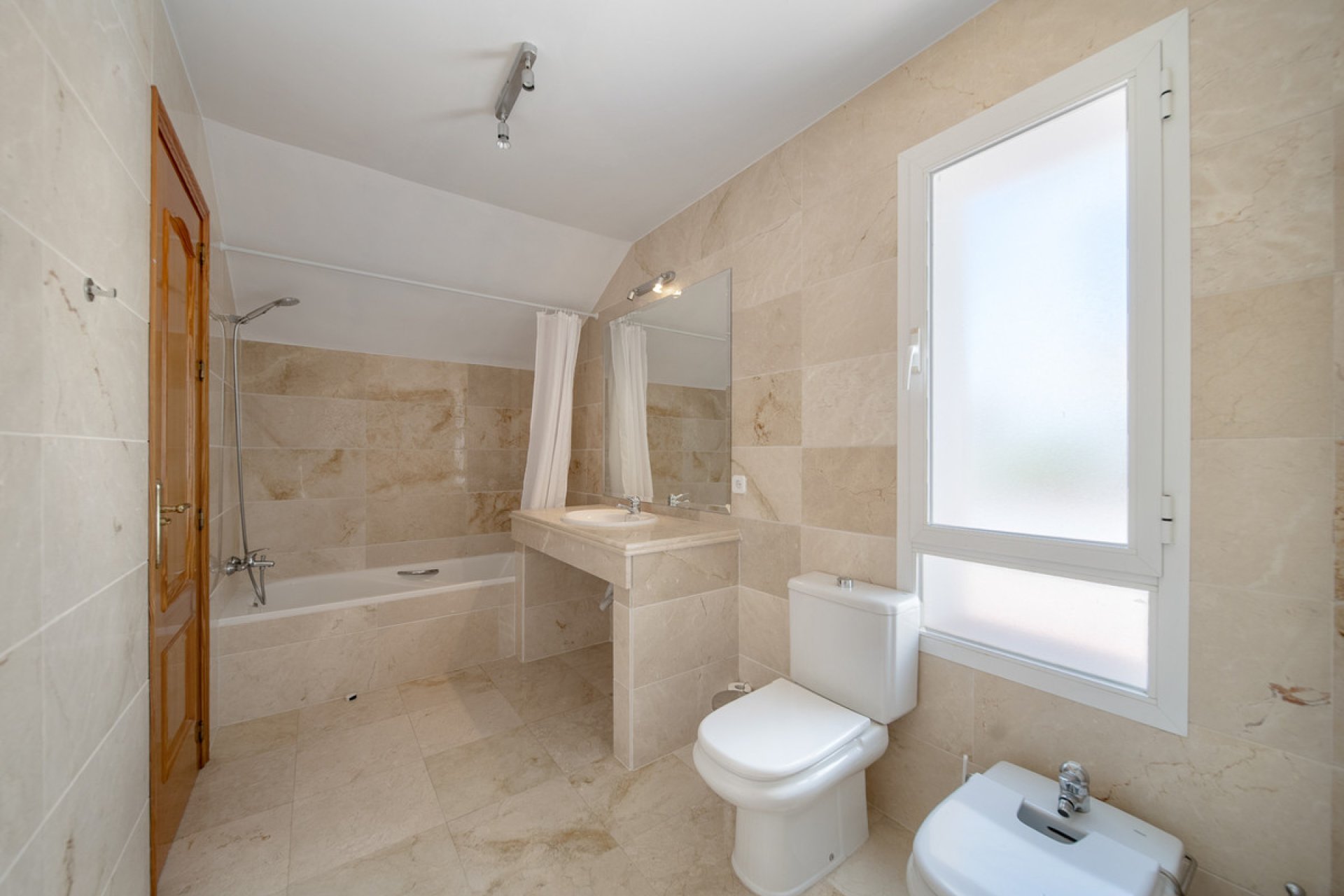 Resale - Apartment - Penthouse - Marbella - Nueva Andalucia