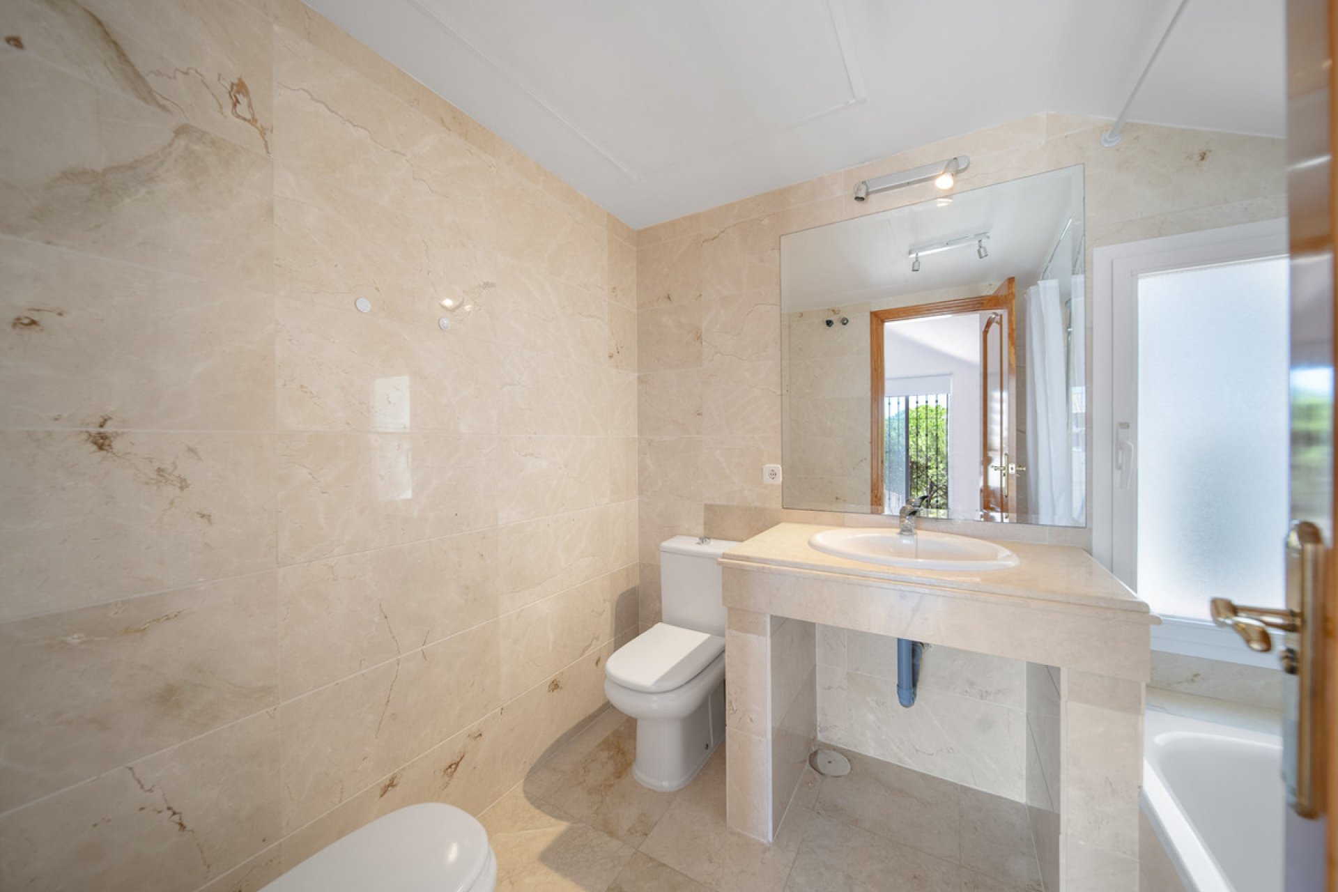 Resale - Apartment - Penthouse - Marbella - Nueva Andalucia