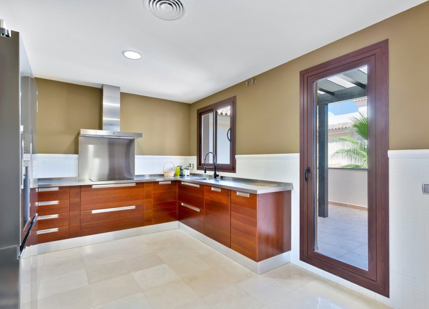 Resale - Apartment - Penthouse - Marbella - Nueva Andalucia