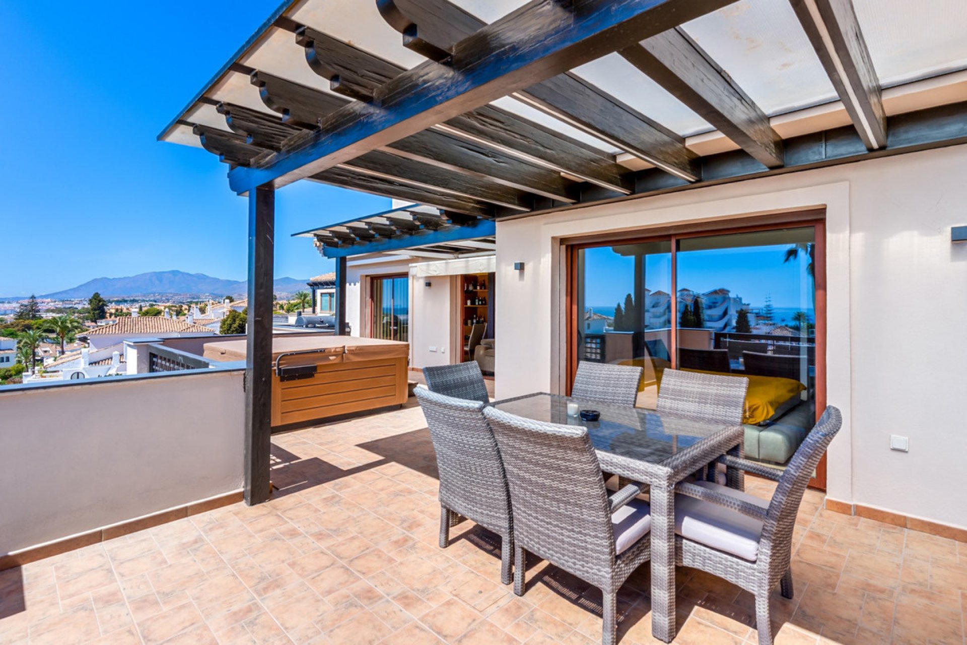 Resale - Apartment - Penthouse - Marbella - Nueva Andalucia