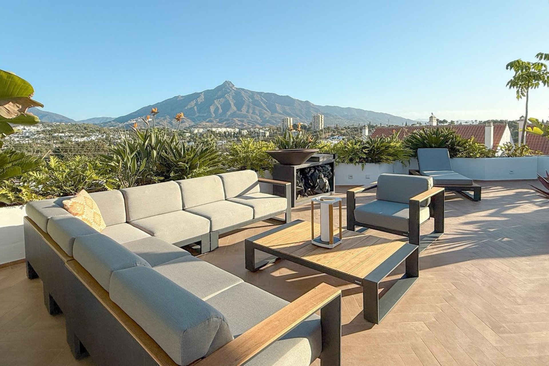 Resale - Apartment - Penthouse - Marbella - Nueva Andalucia