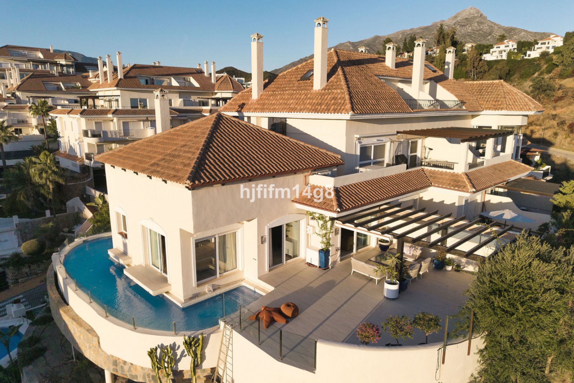 Resale - Apartment - Penthouse - Marbella - Nueva Andalucia