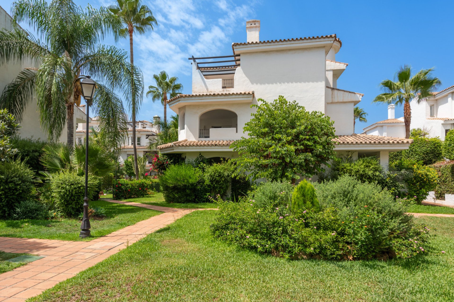 Resale - Apartment - Penthouse - Marbella - Nueva Andalucia