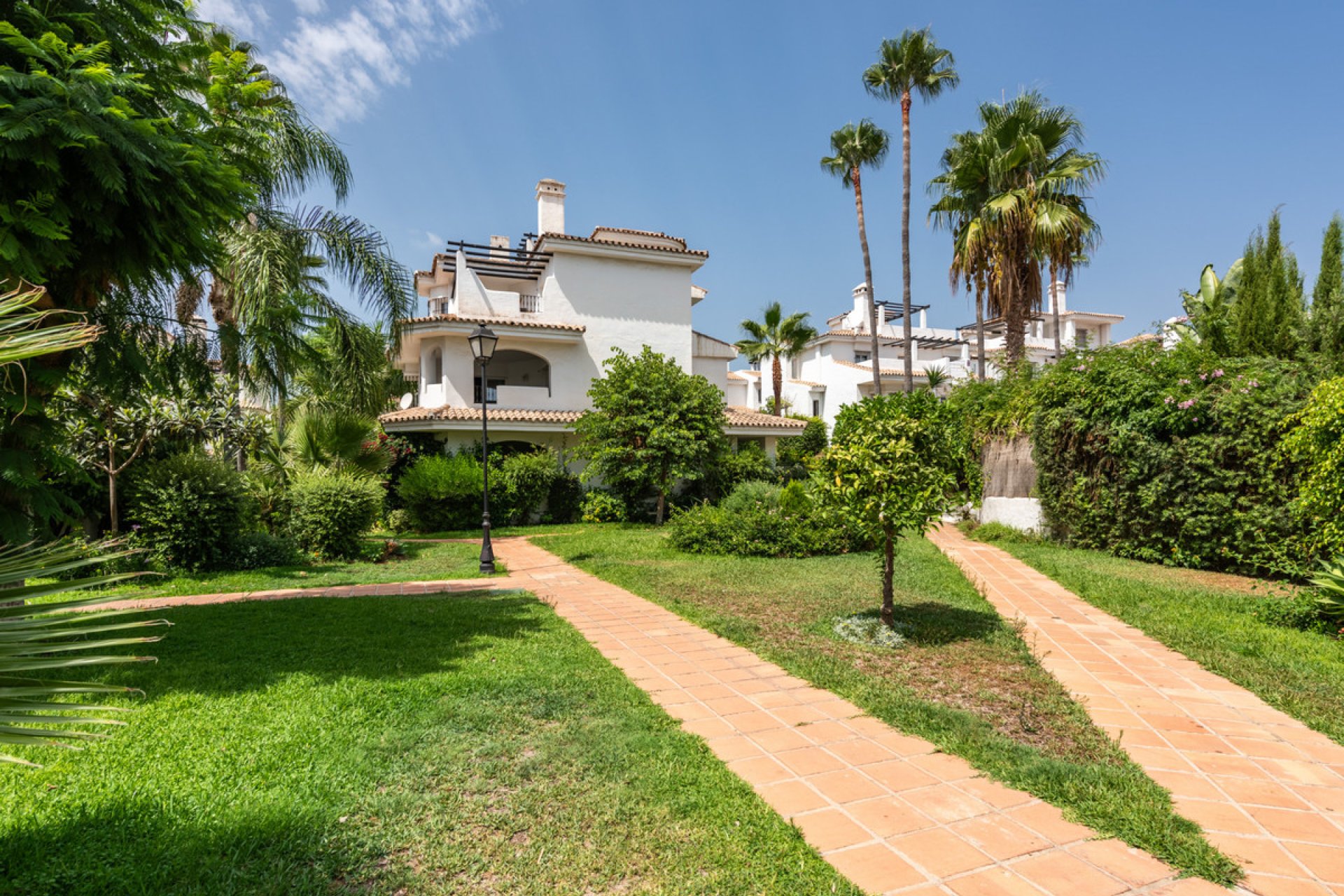 Resale - Apartment - Penthouse - Marbella - Nueva Andalucia