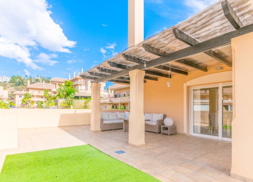 Resale - Apartment - Penthouse - Marbella - Nueva Andalucia