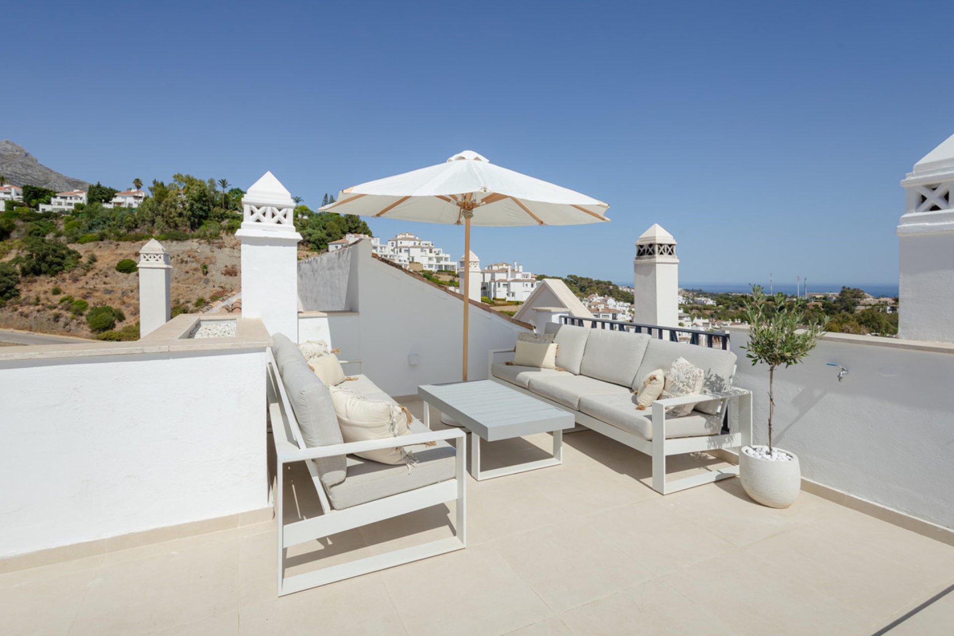 Resale - Apartment - Penthouse - Marbella - Nueva Andalucia