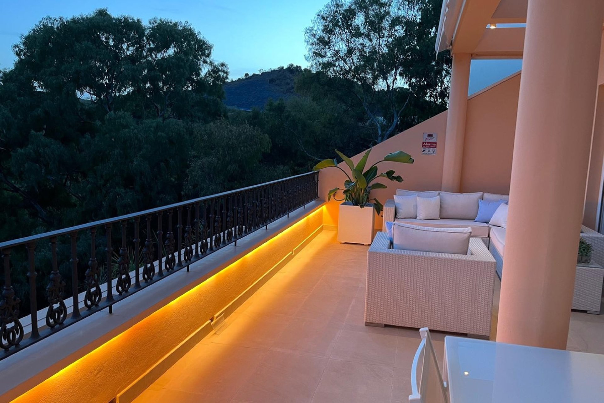 Resale - Apartment - Penthouse - Marbella - Nueva Andalucia