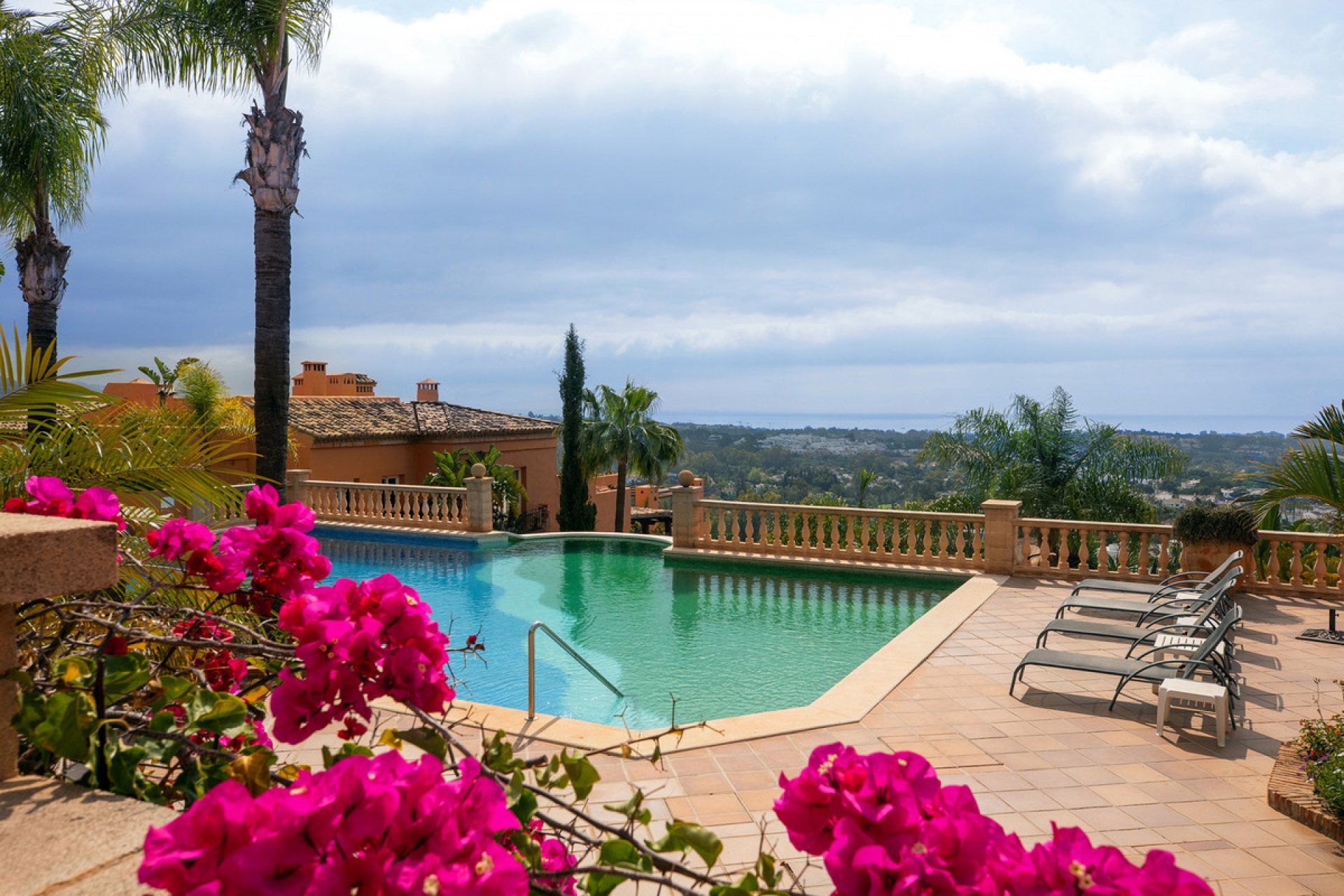 Resale - Apartment - Penthouse - Marbella - Nueva Andalucia