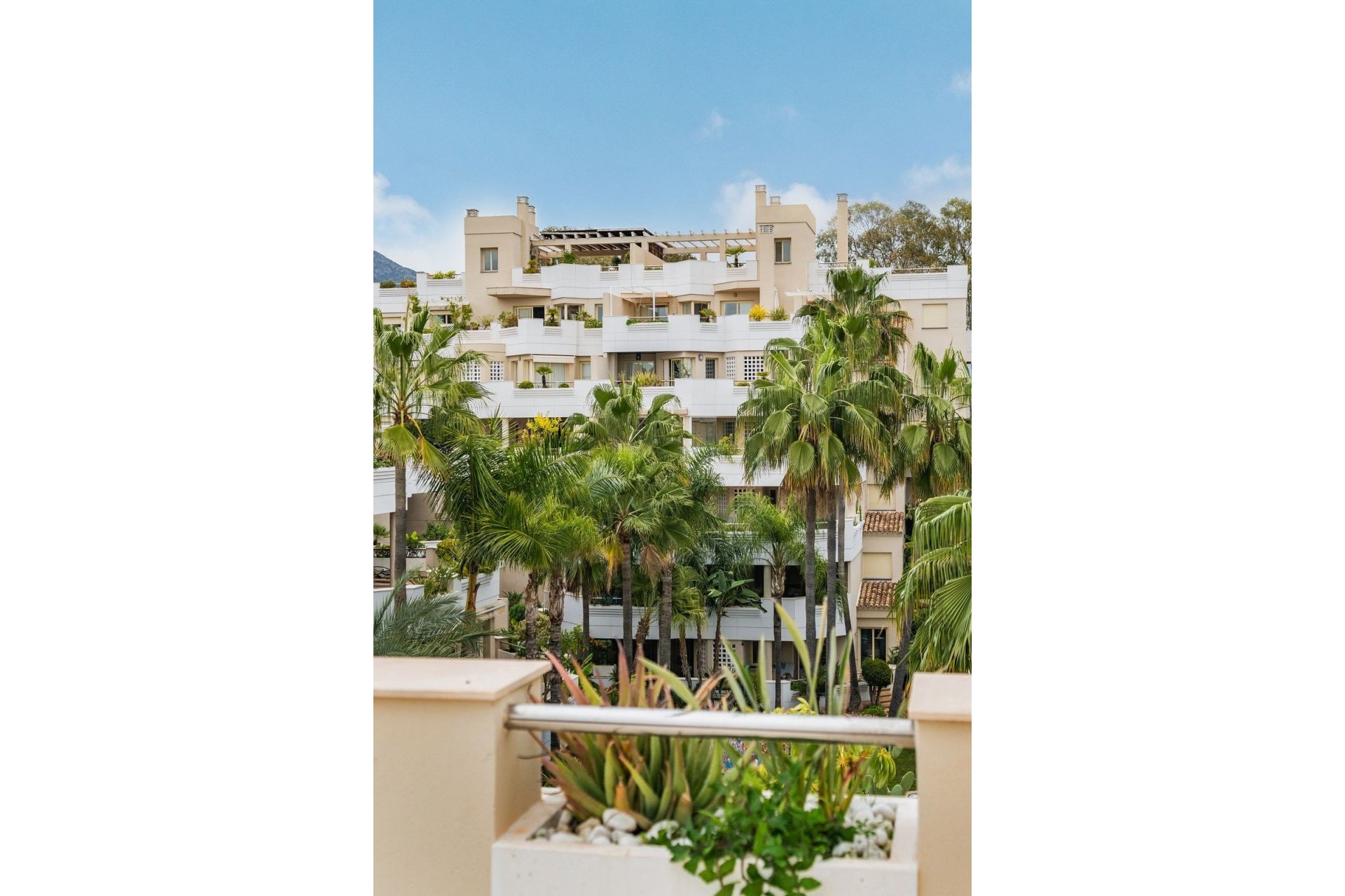 Resale - Apartment - Penthouse - Marbella - Nueva Andalucia