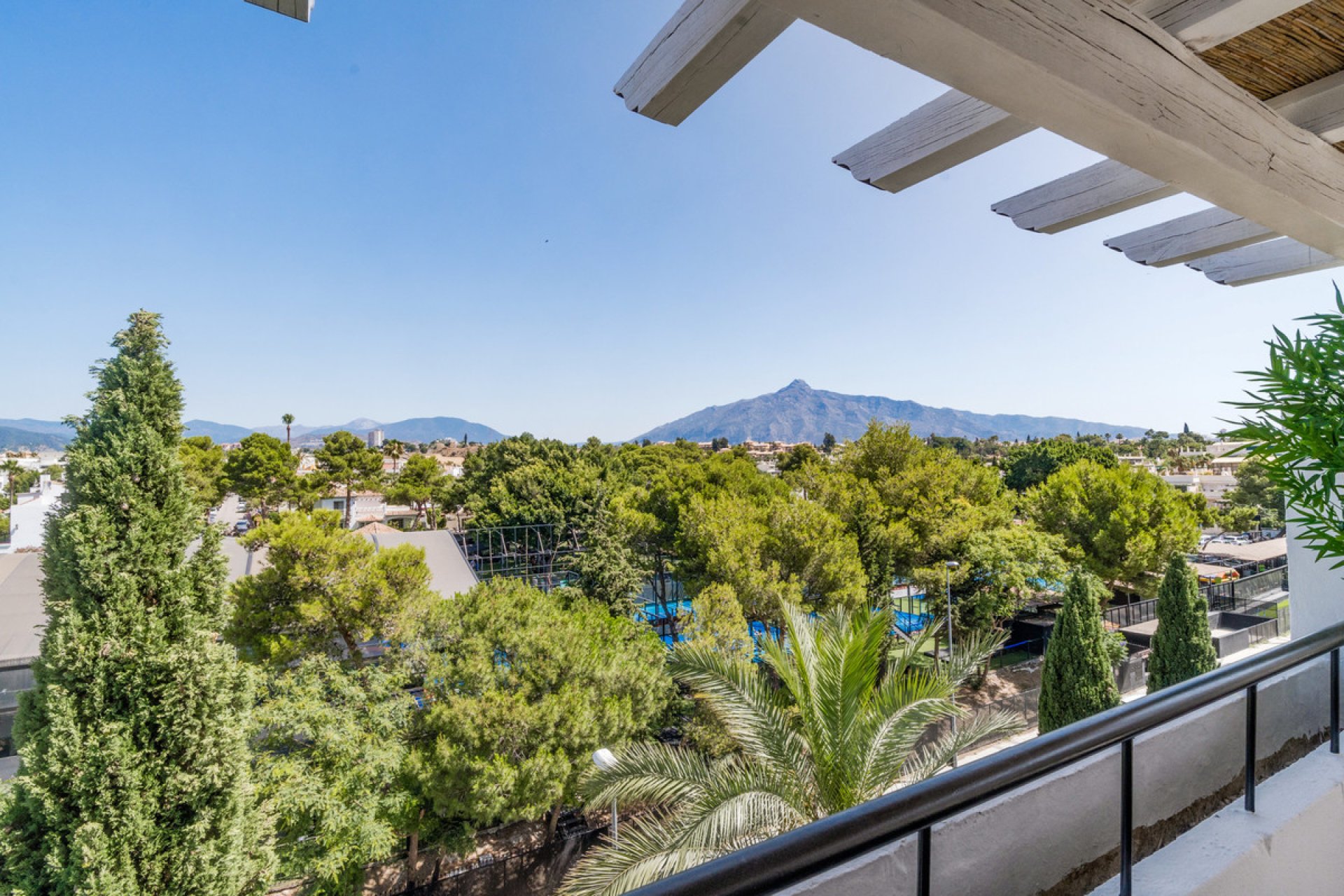 Resale - Apartment - Penthouse - Marbella - Nueva Andalucia