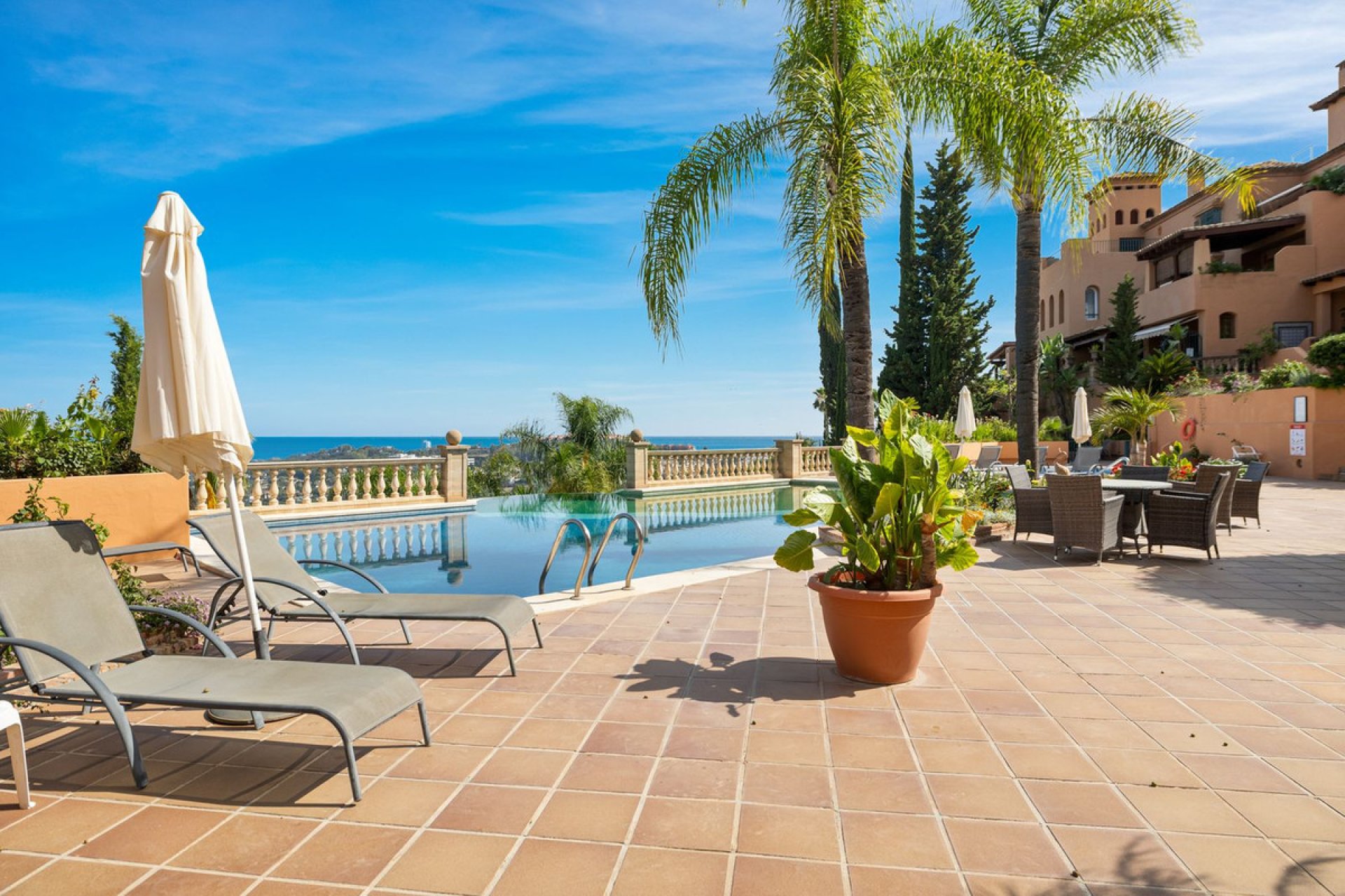 Resale - Apartment - Penthouse - Marbella - Nueva Andalucia