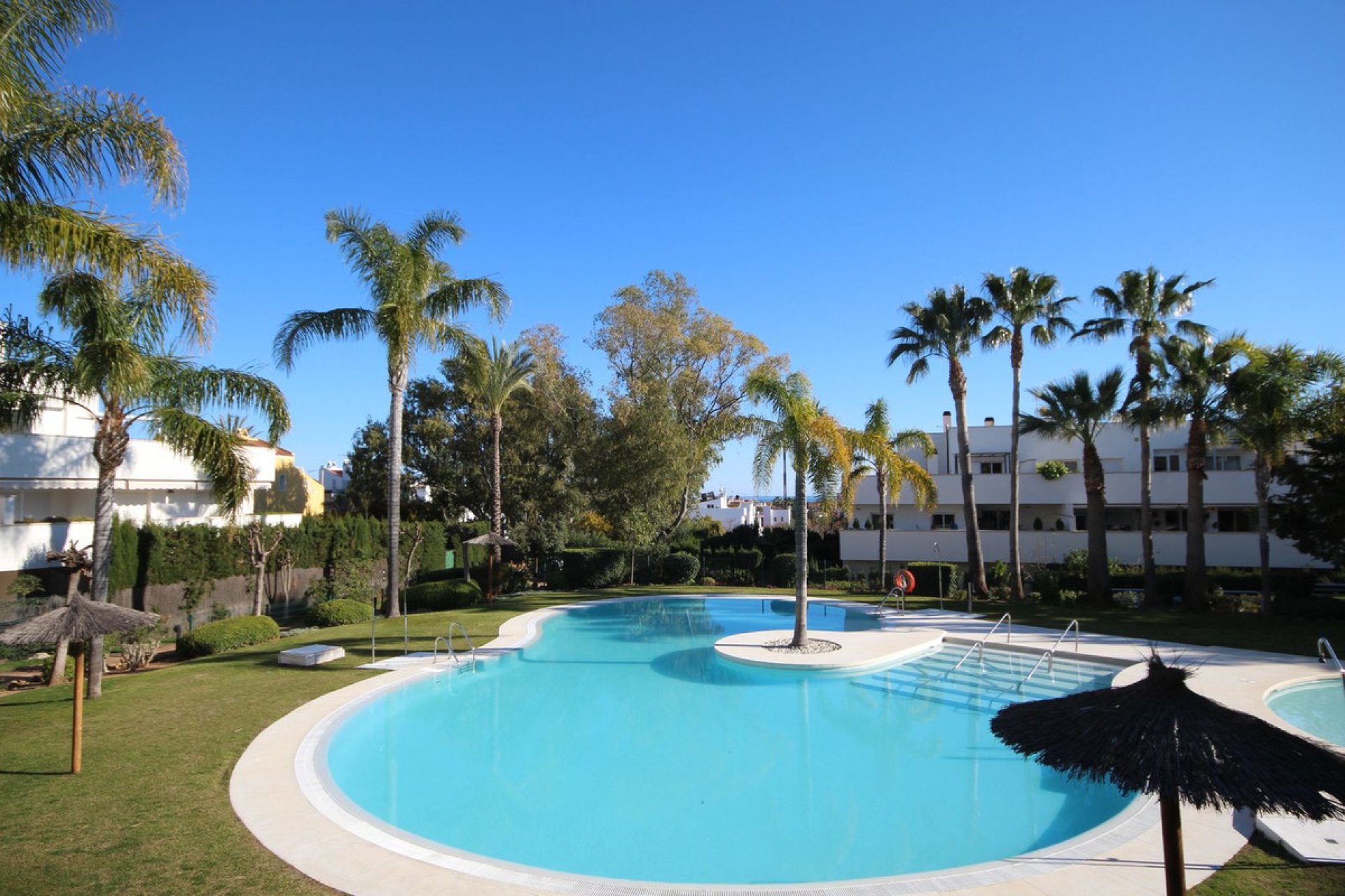 Resale - Apartment - Penthouse - Marbella - Nueva Andalucia