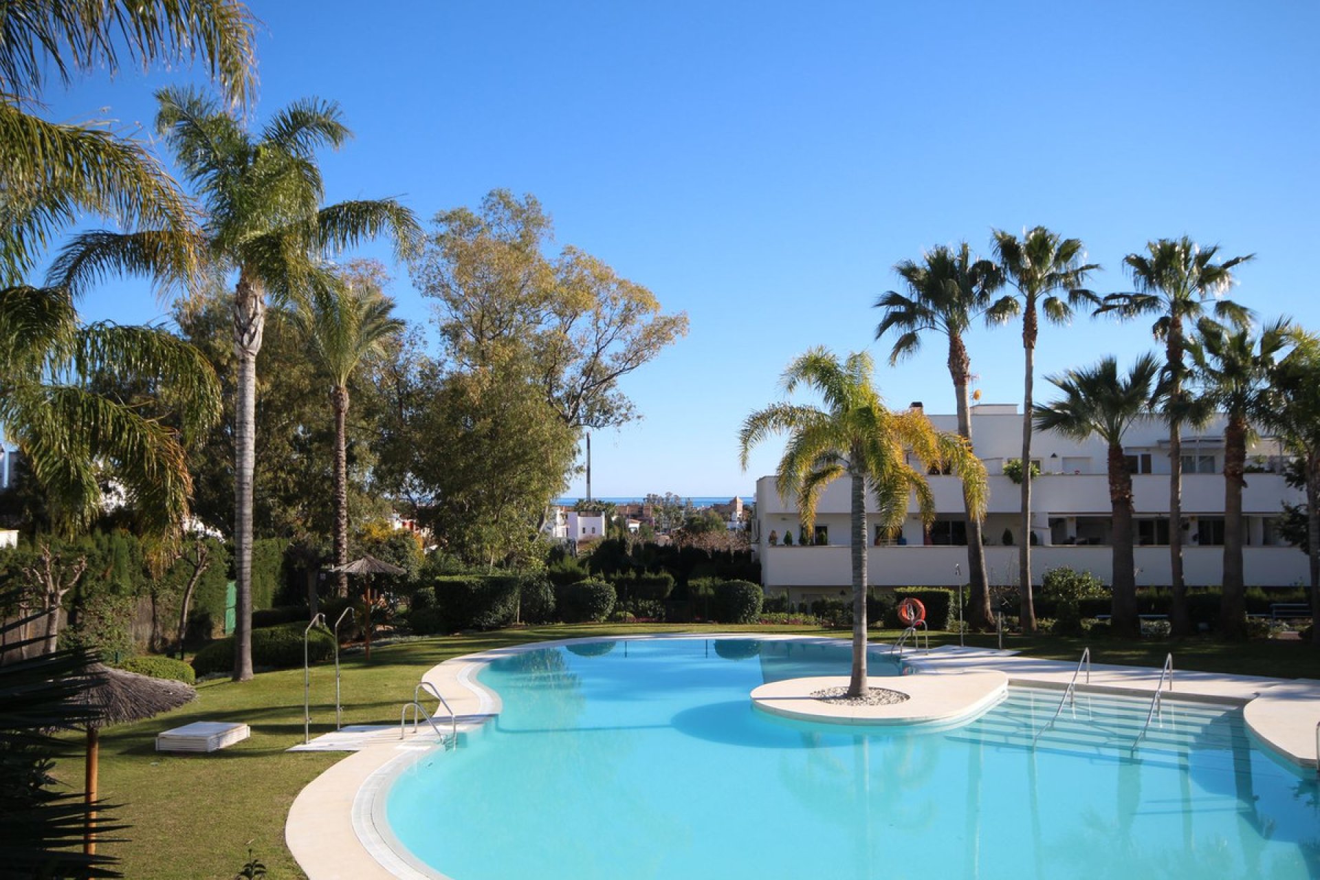 Resale - Apartment - Penthouse - Marbella - Nueva Andalucia