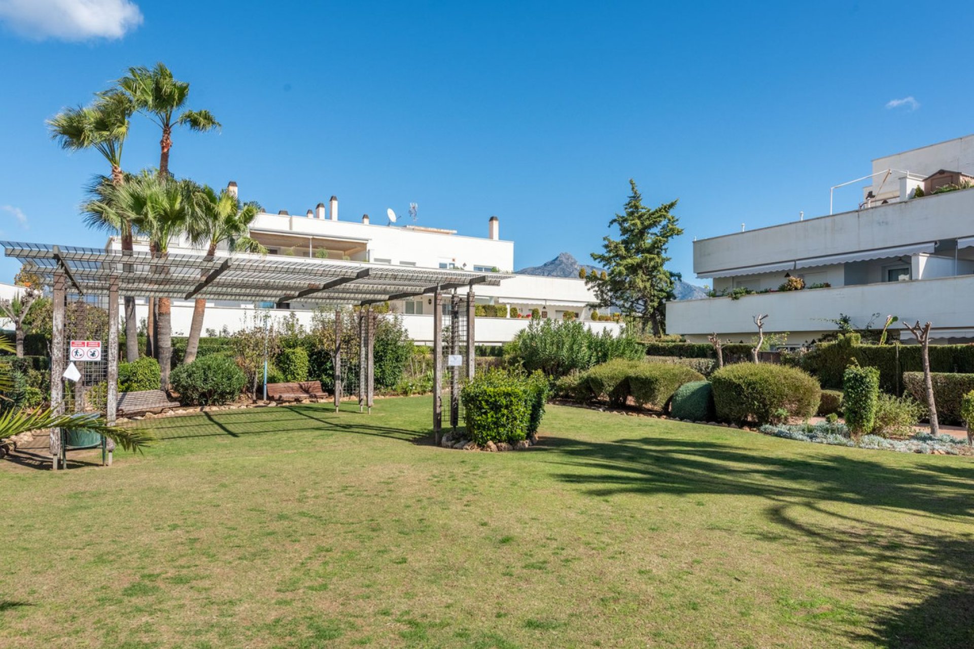 Resale - Apartment - Penthouse - Marbella - Nueva Andalucia