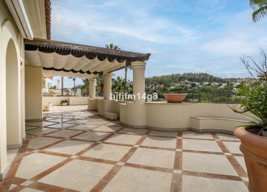 Resale - Apartment - Penthouse - Marbella - Nueva Andalucia