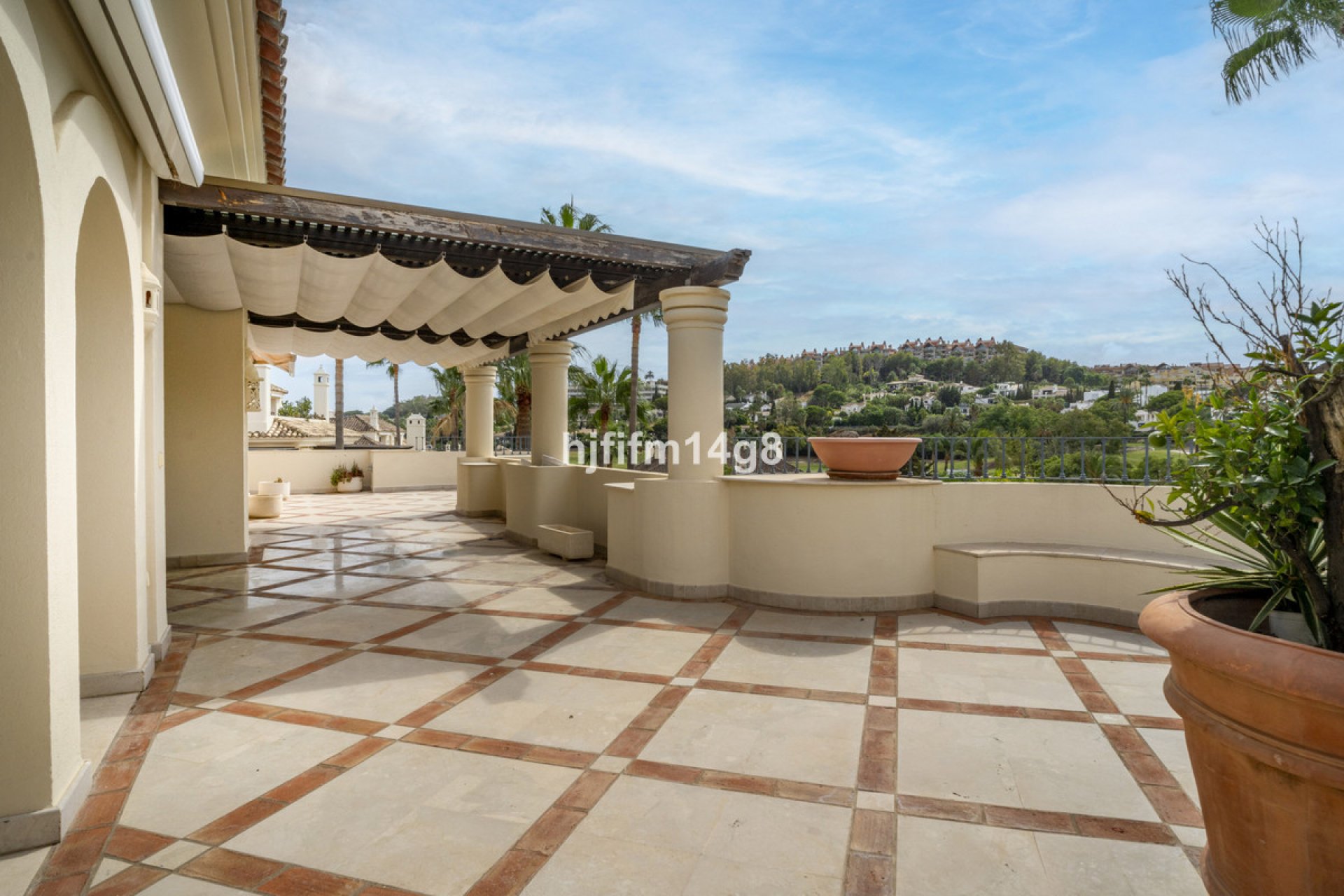 Resale - Apartment - Penthouse - Marbella - Nueva Andalucia