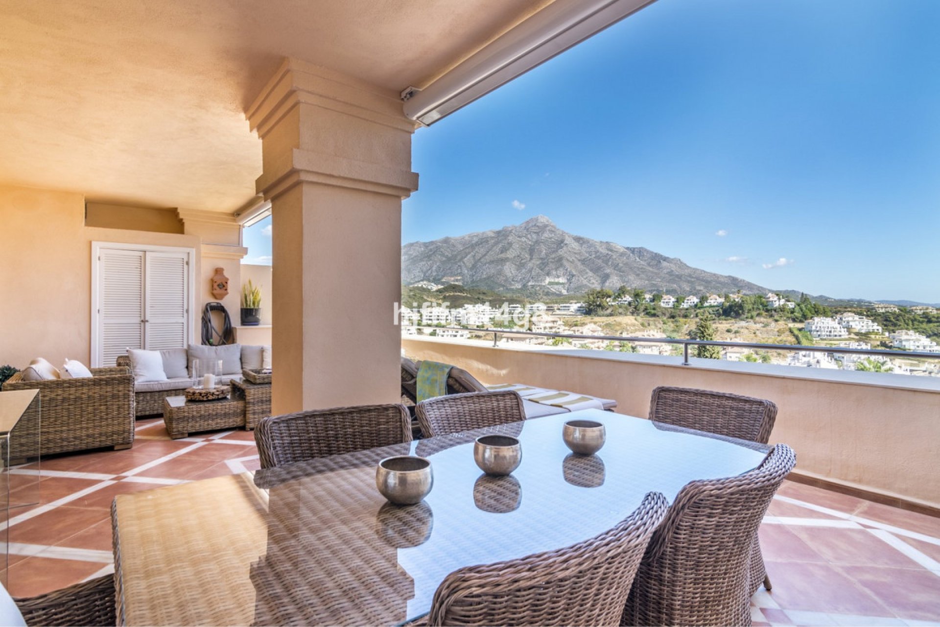 Resale - Apartment - Penthouse - Marbella - Nueva Andalucia