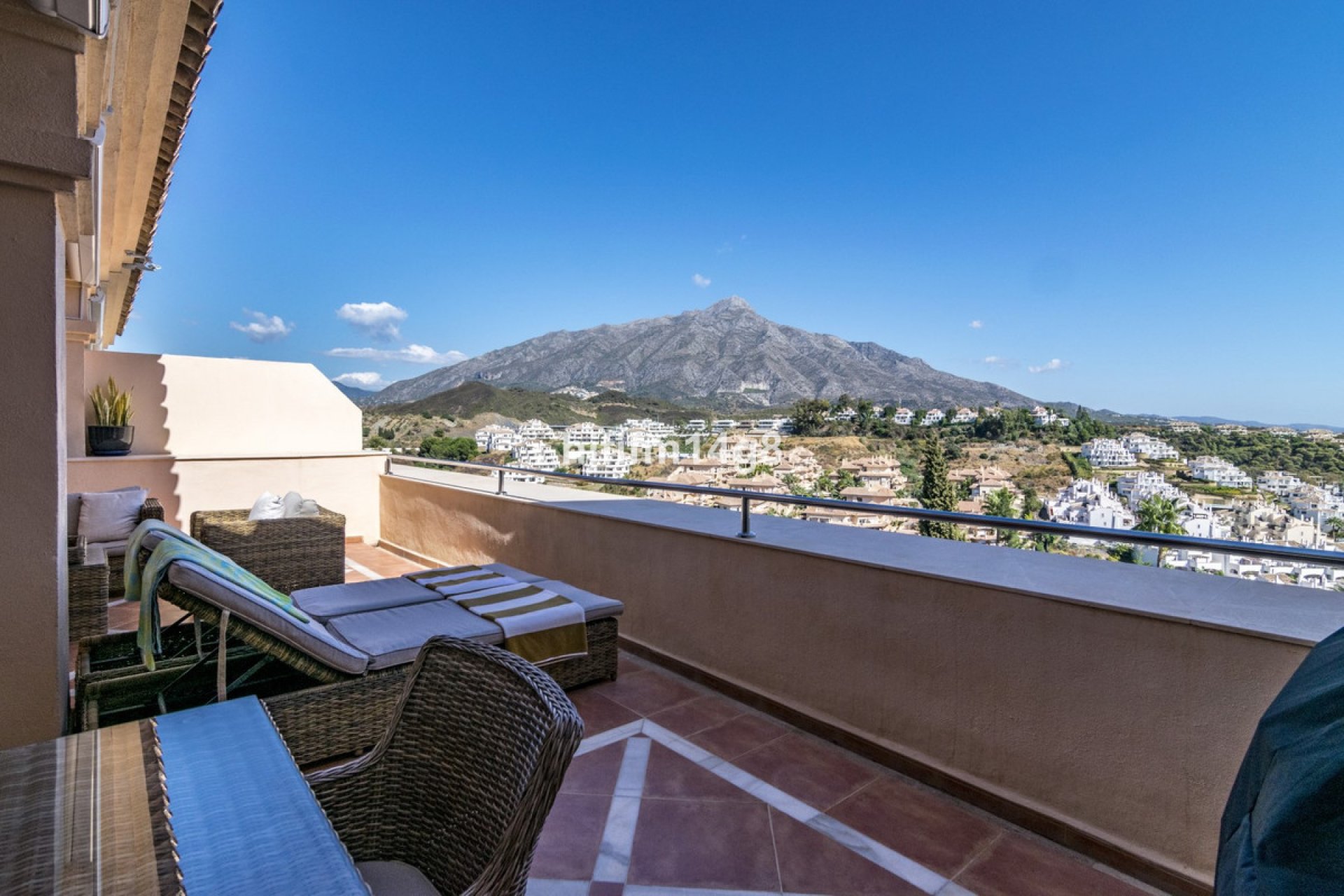 Resale - Apartment - Penthouse - Marbella - Nueva Andalucia