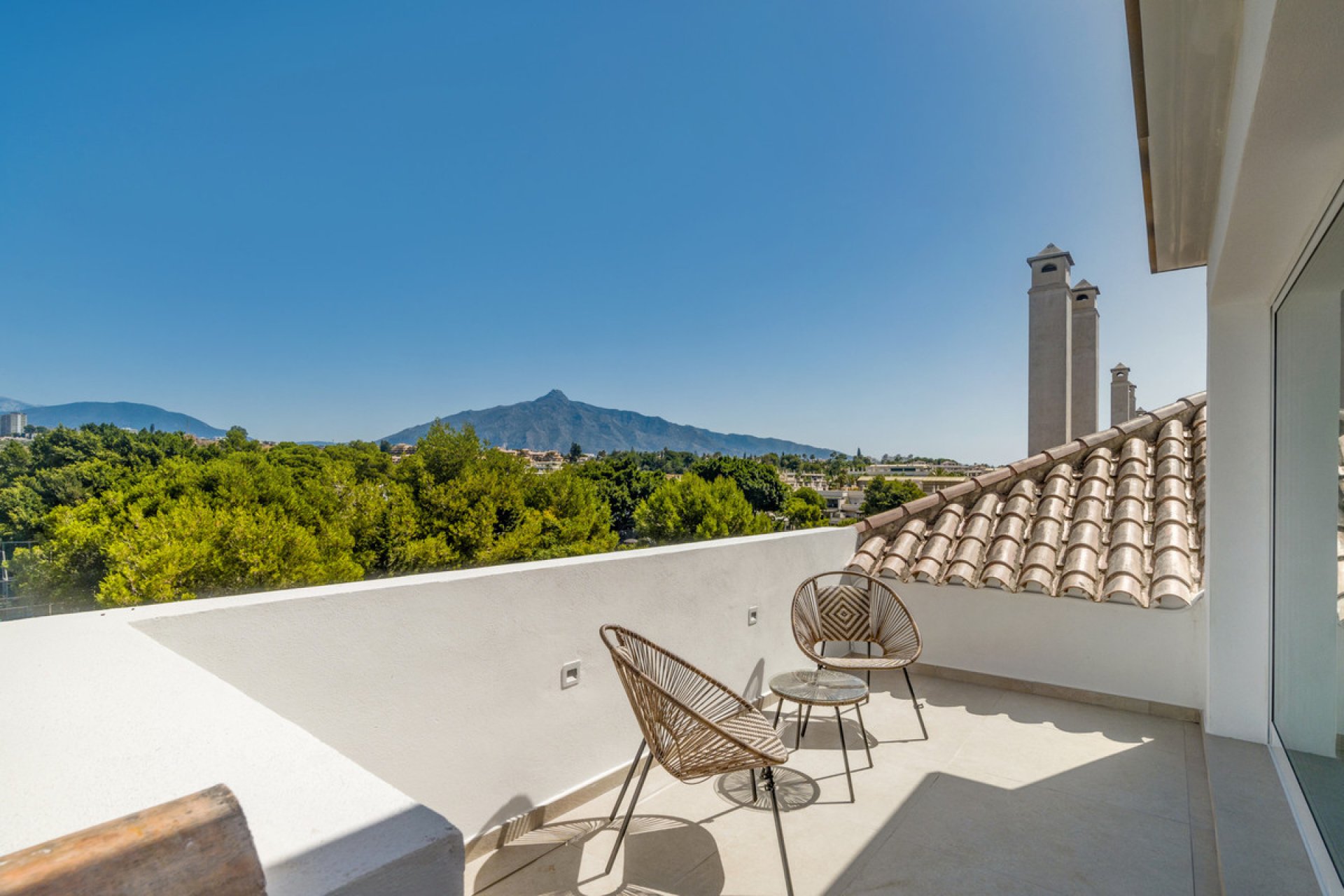 Resale - Apartment - Penthouse - Marbella - Nueva Andalucia