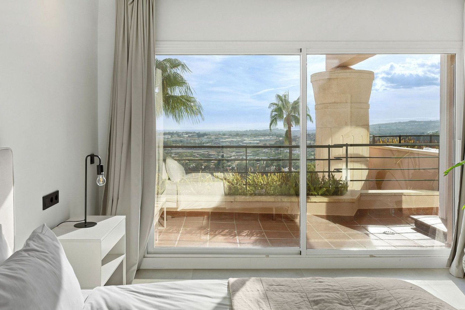 Resale - Apartment - Penthouse - Marbella - Nueva Andalucia