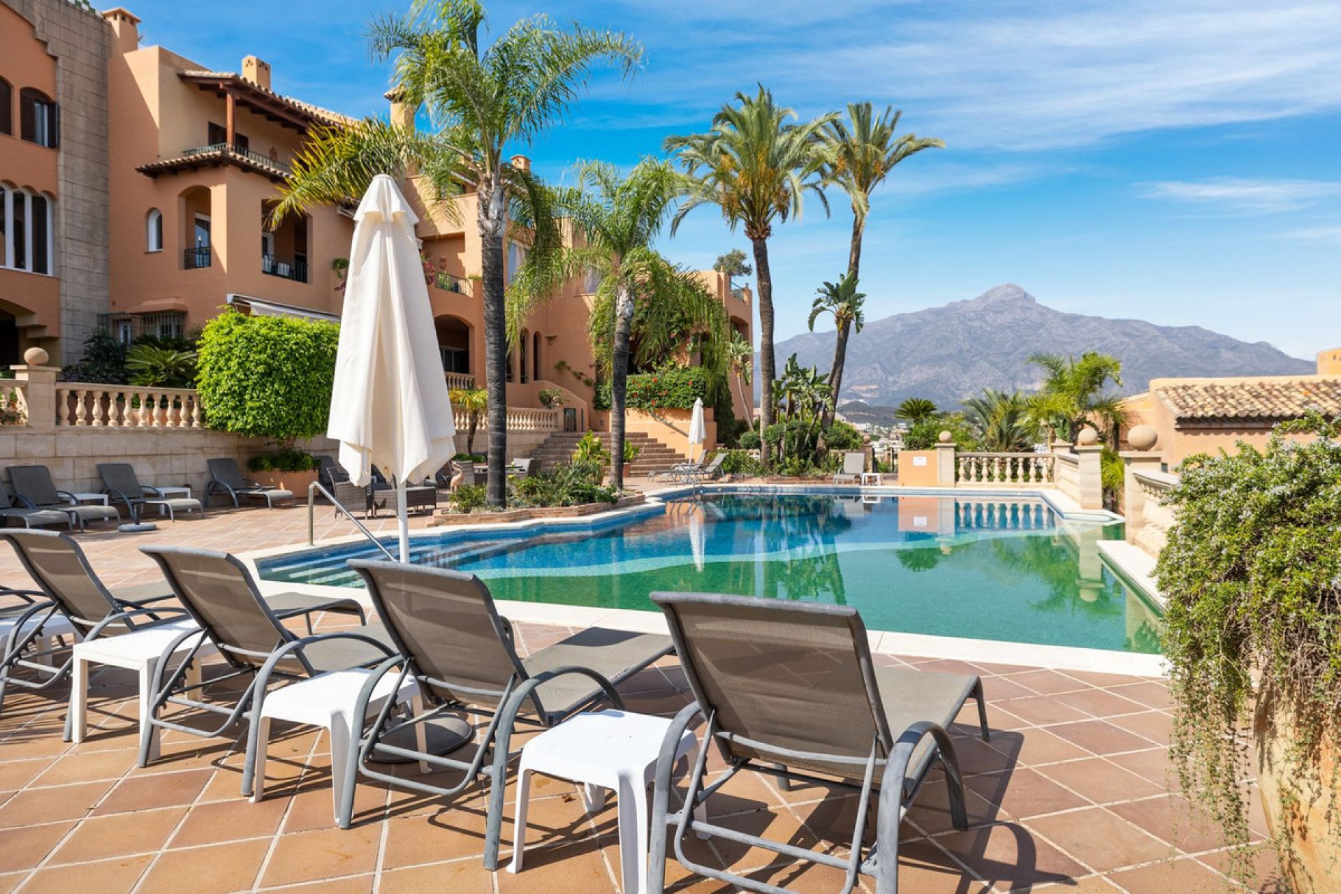 Resale - Apartment - Penthouse - Marbella - Nueva Andalucia