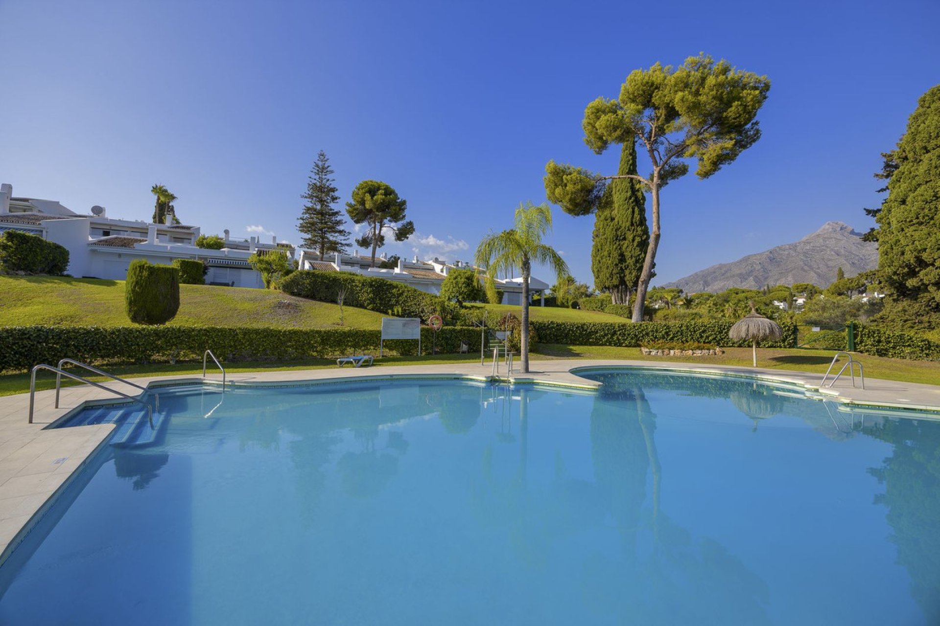 Resale - Apartment - Penthouse - Marbella - Nueva Andalucia