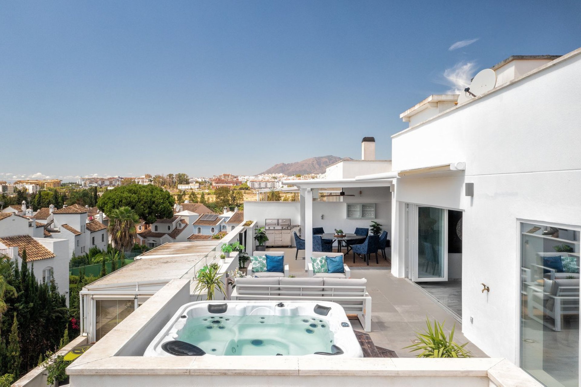 Resale - Apartment - Penthouse - Marbella - Nueva Andalucia