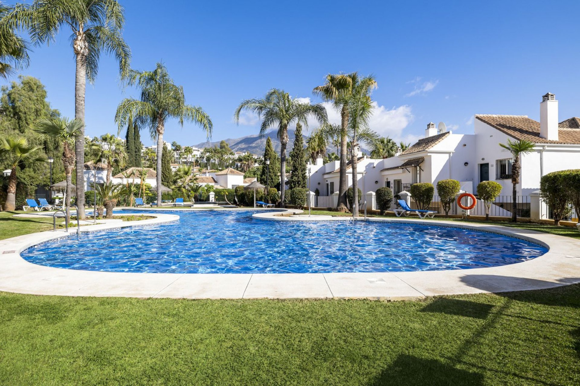 Resale - Apartment - Penthouse - Marbella - Nueva Andalucia