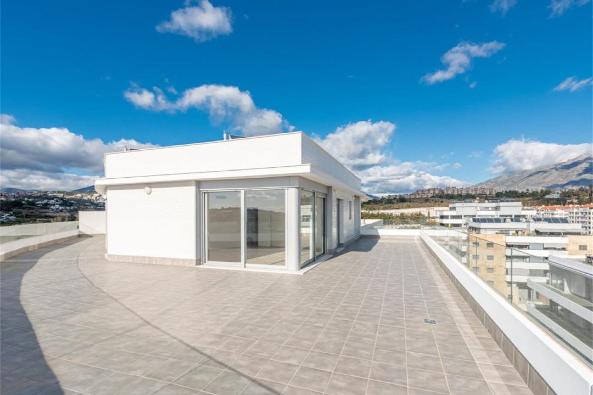 Resale - Apartment - Penthouse - Marbella - Nueva Andalucia