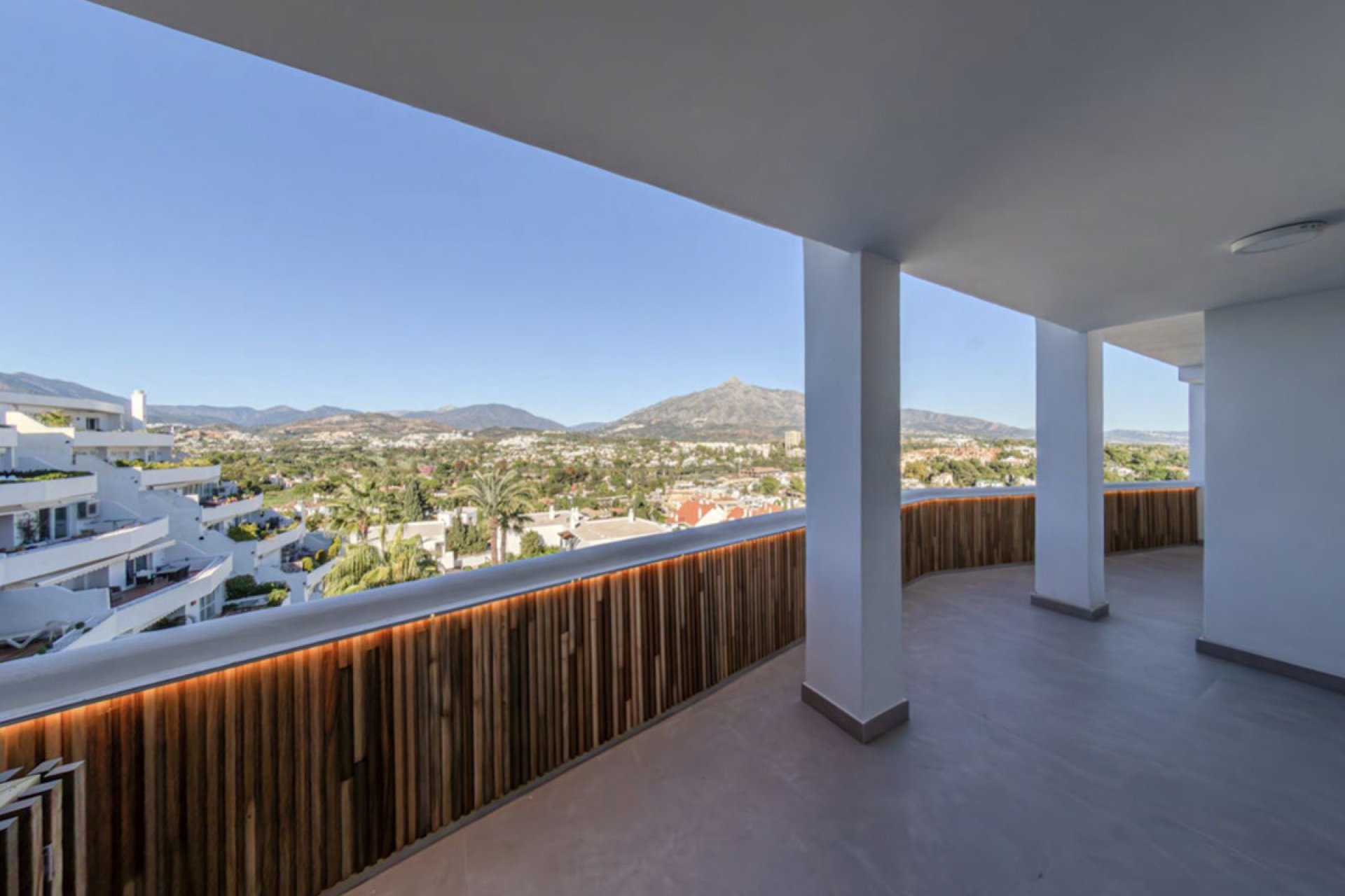 Resale - Apartment - Penthouse - Marbella - Nueva Andalucia