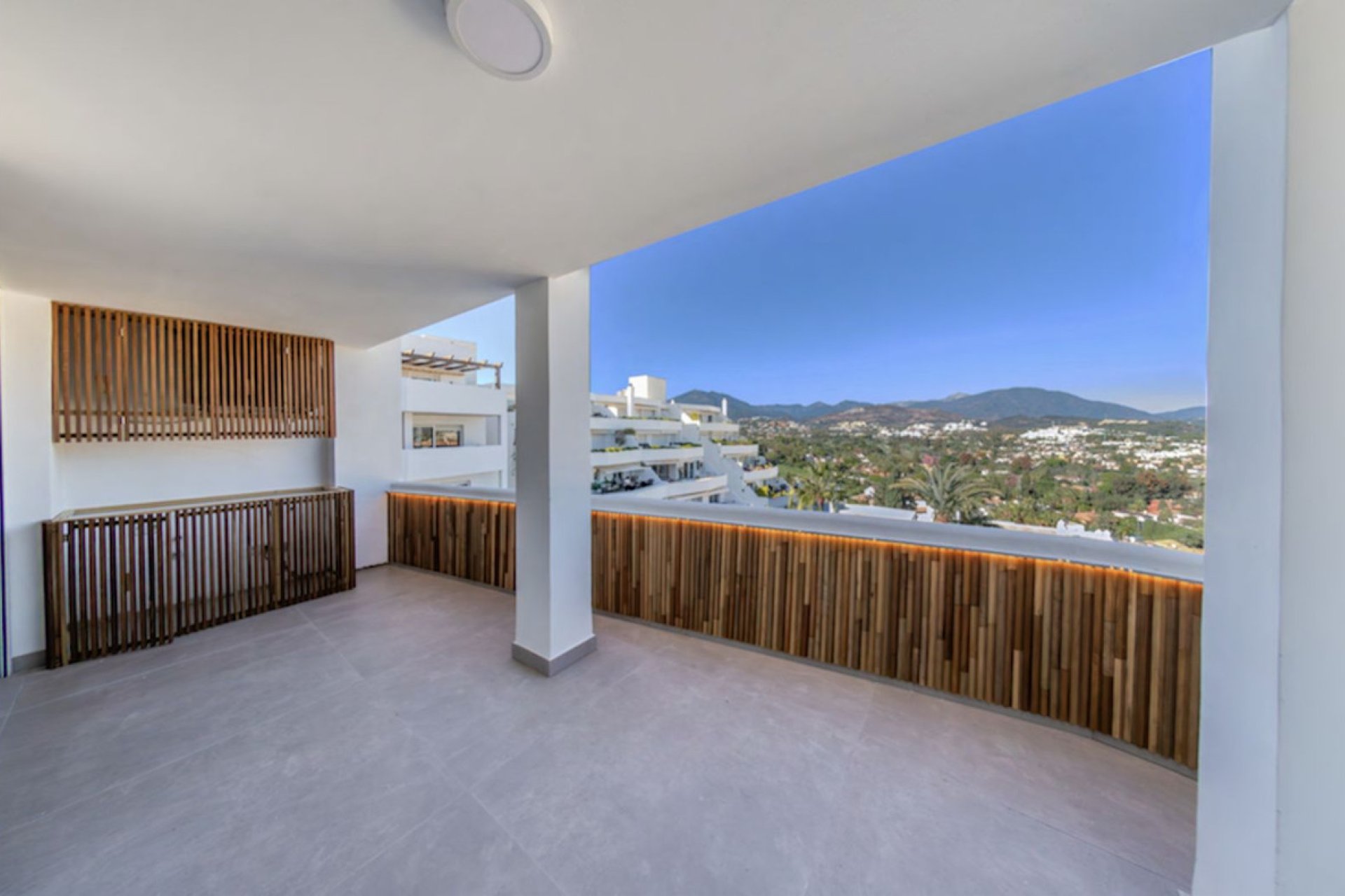 Resale - Apartment - Penthouse - Marbella - Nueva Andalucia