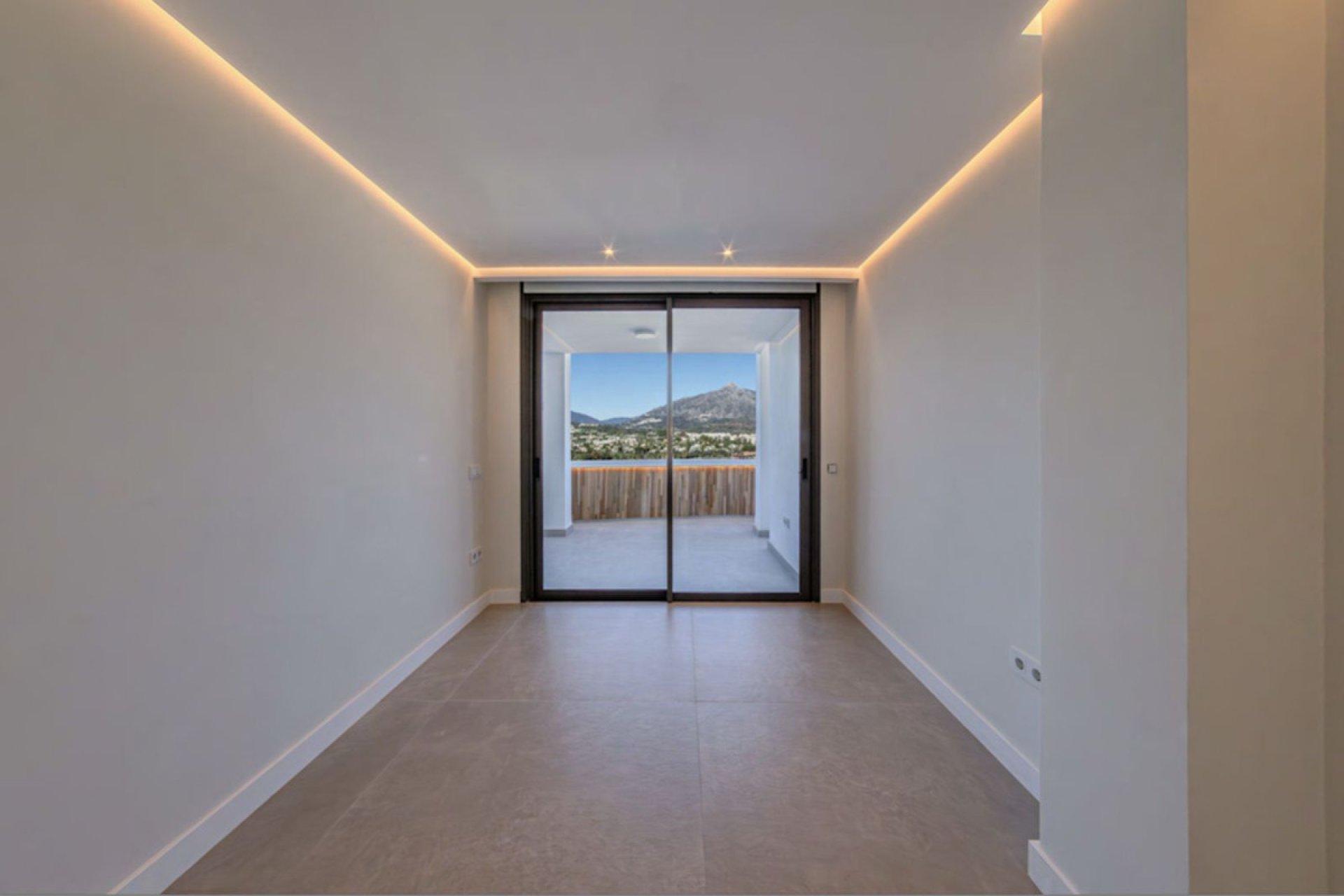 Resale - Apartment - Penthouse - Marbella - Nueva Andalucia