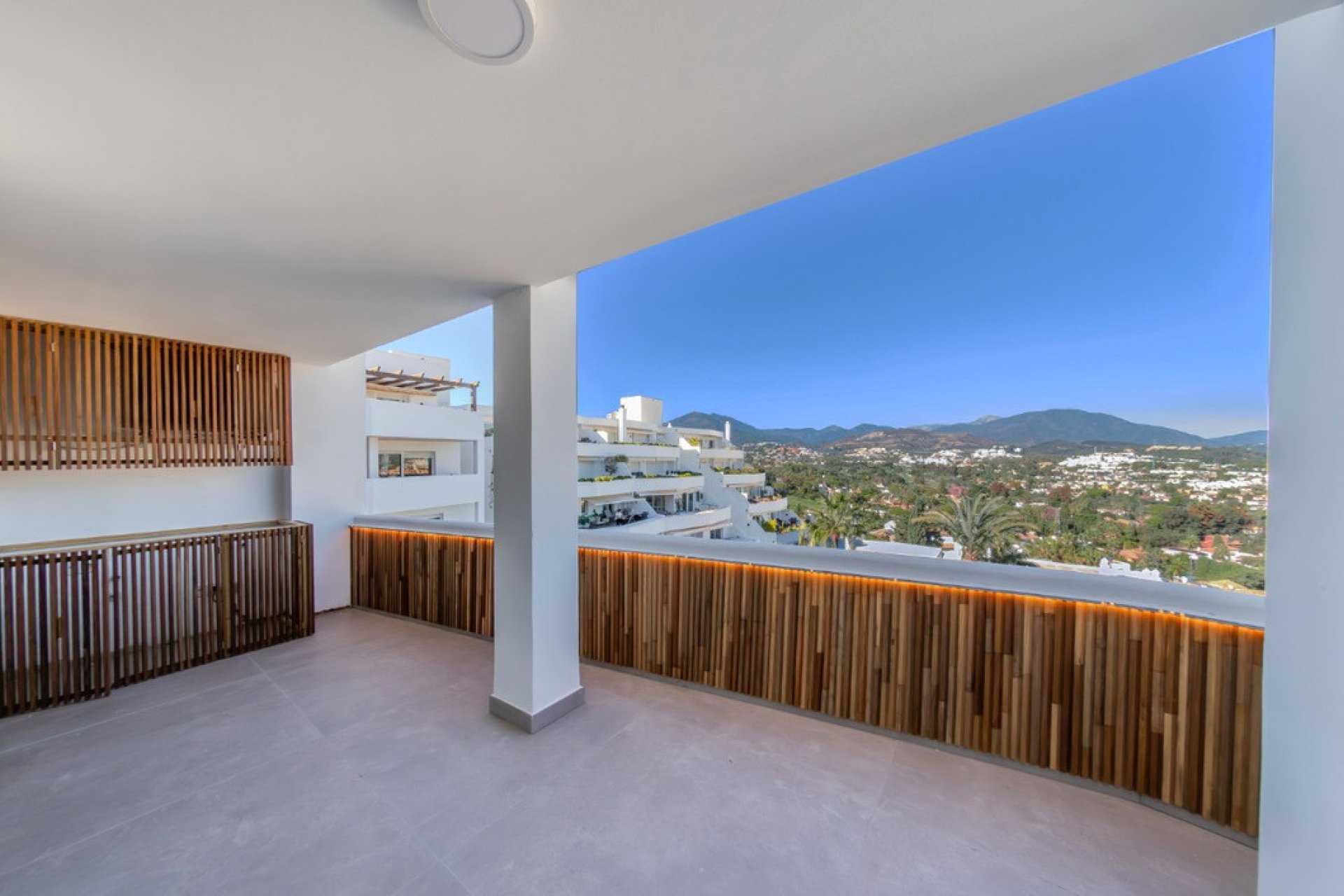 Resale - Apartment - Penthouse - Marbella - Nueva Andalucia