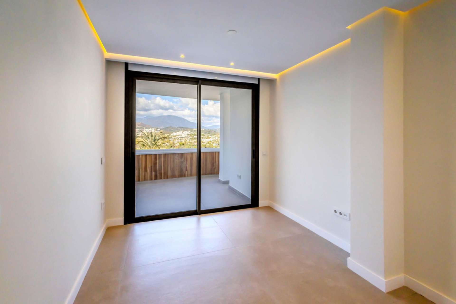 Resale - Apartment - Penthouse - Marbella - Nueva Andalucia