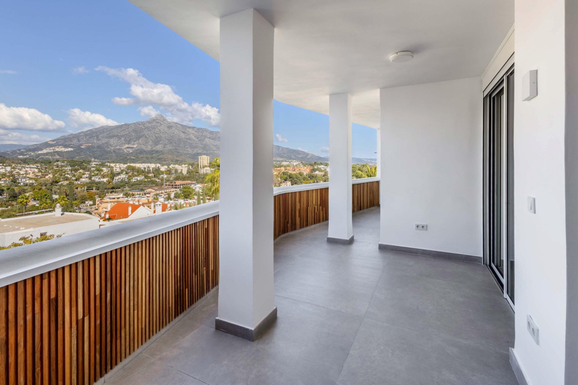 Resale - Apartment - Penthouse - Marbella - Nueva Andalucia