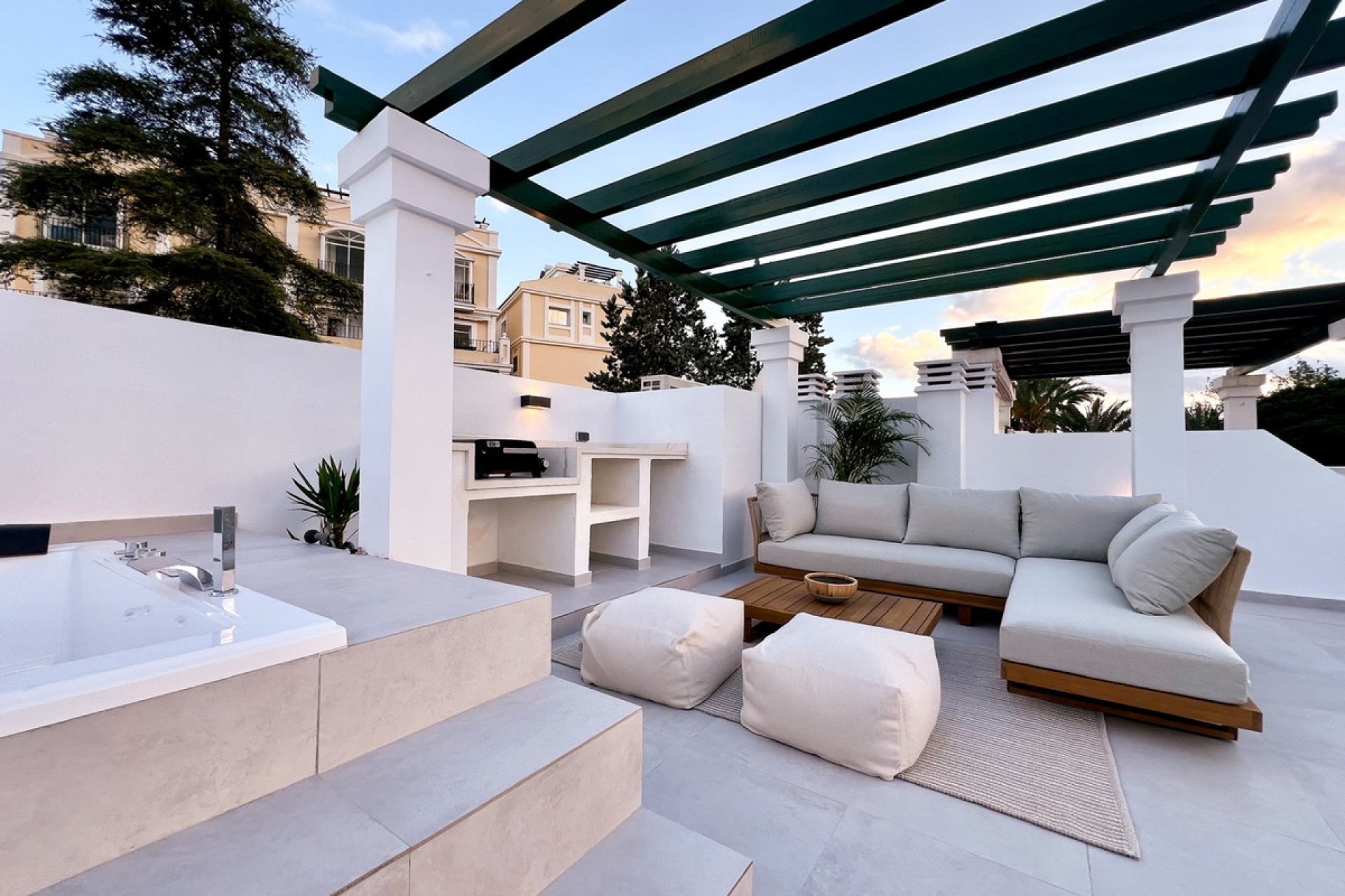 Resale - Apartment - Penthouse - Marbella - Nueva Andalucia