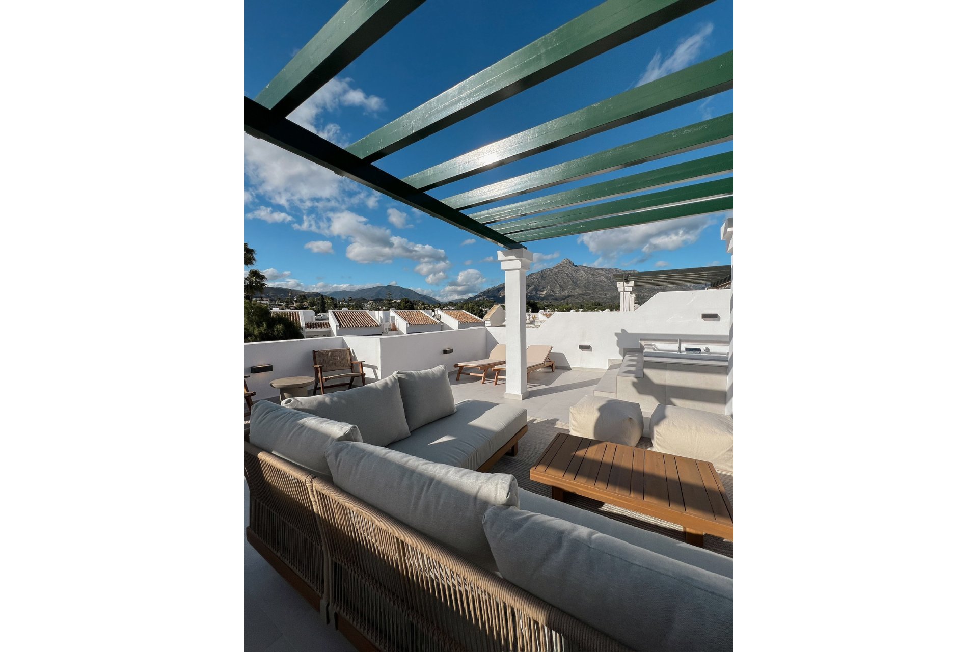 Resale - Apartment - Penthouse - Marbella - Nueva Andalucia