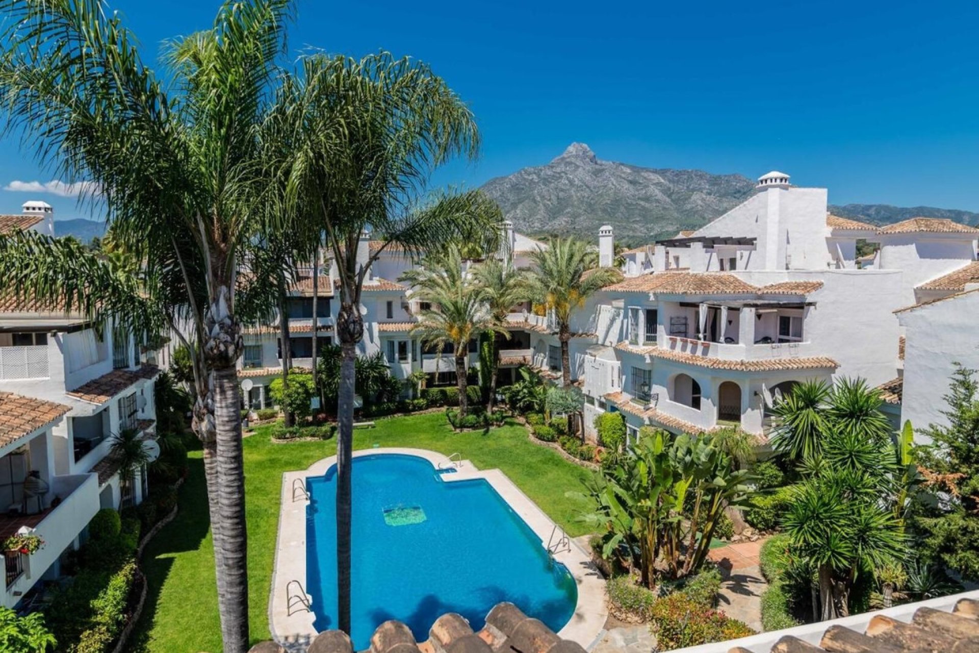 Resale - Apartment - Penthouse - Marbella - Nueva Andalucia