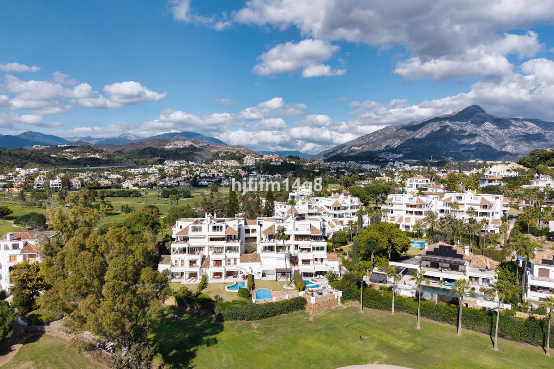 Resale - Apartment - Penthouse - Marbella - Nueva Andalucia